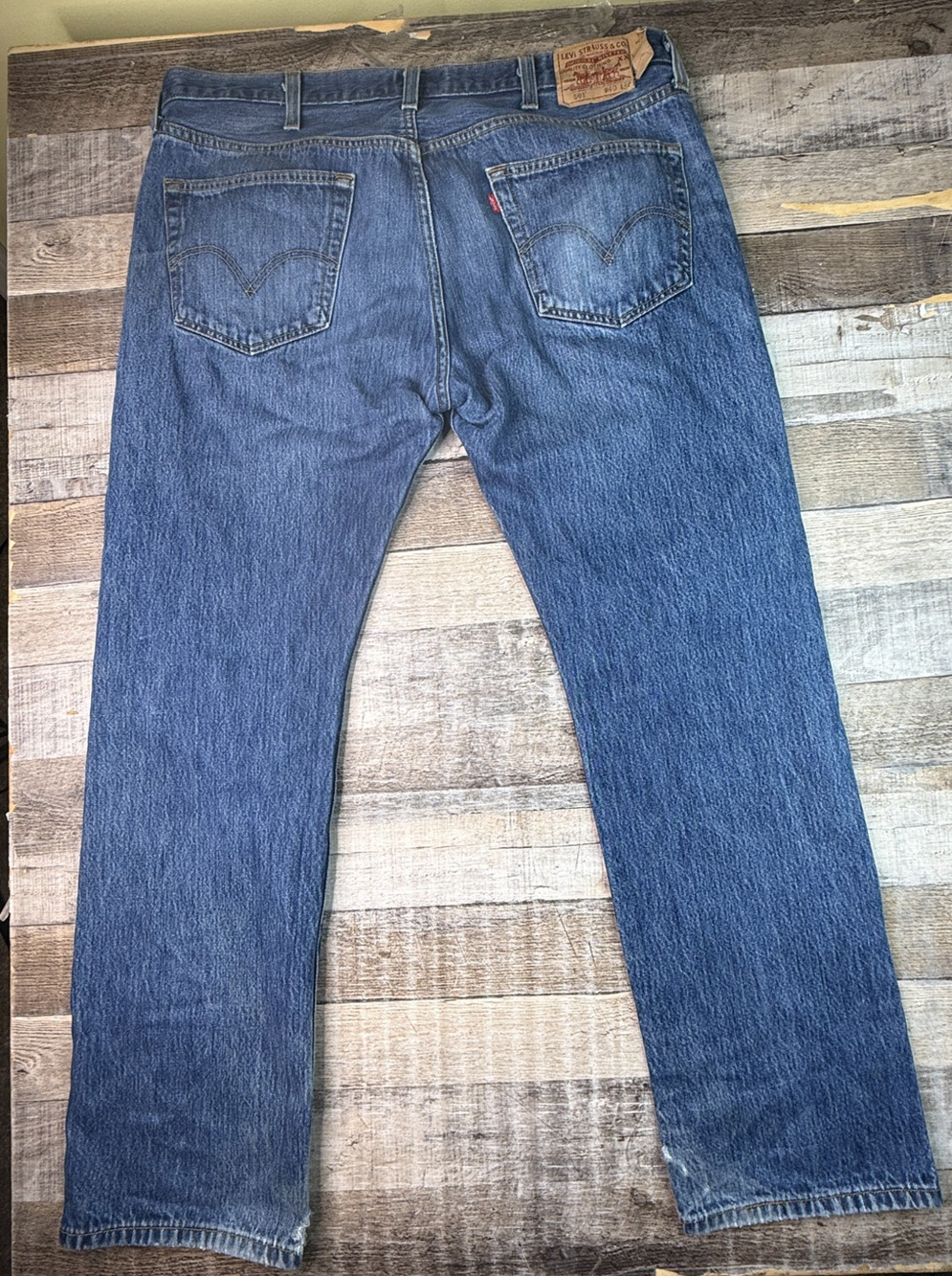 Levi's 501 Men's Blue Medium Wash Straight Fit Denim Jeans Mid Rise 40x34 Y2K